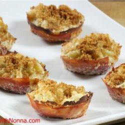 Baked Macaroni & Cheese in Prosciutto Cups